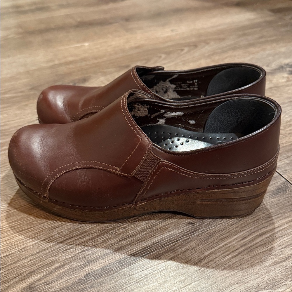 Dansko Brown Leather Clog Size 37 US 6.5 - Picture 4 of 10